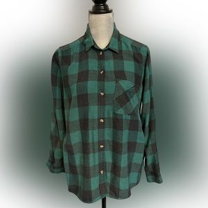 AMERICAN EAGLE OUTFITTERS Buffalo Plaid Boyfriend Fit Flannel Shirt